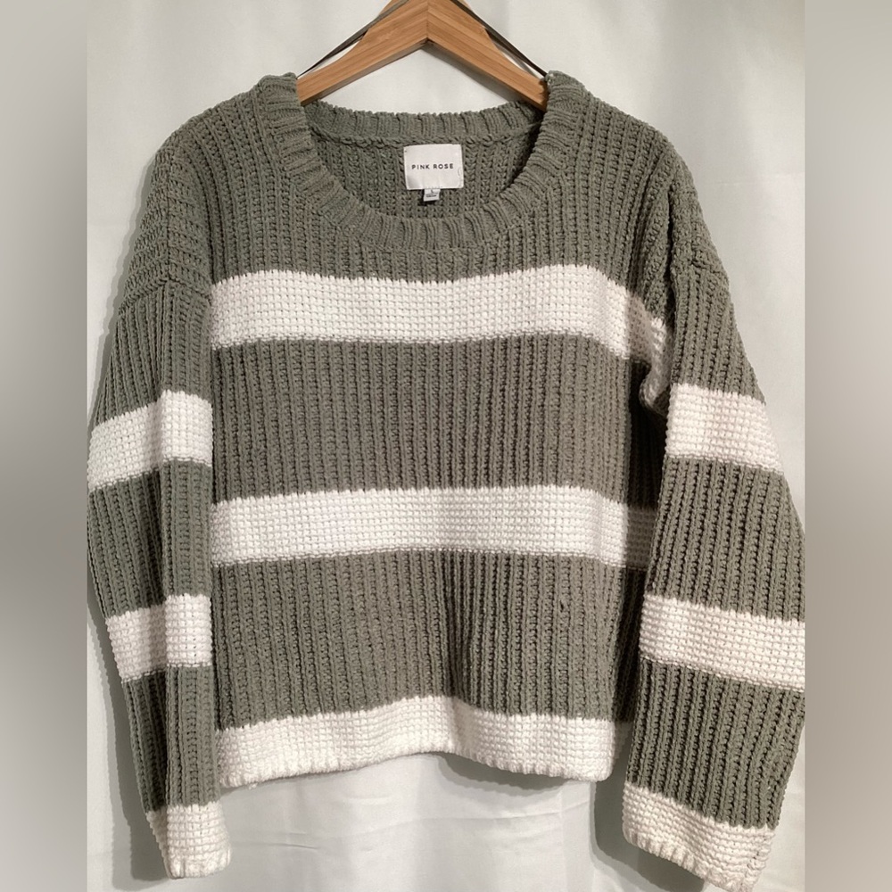 Pink Rose green and cream wide knit sweater. Size Large.